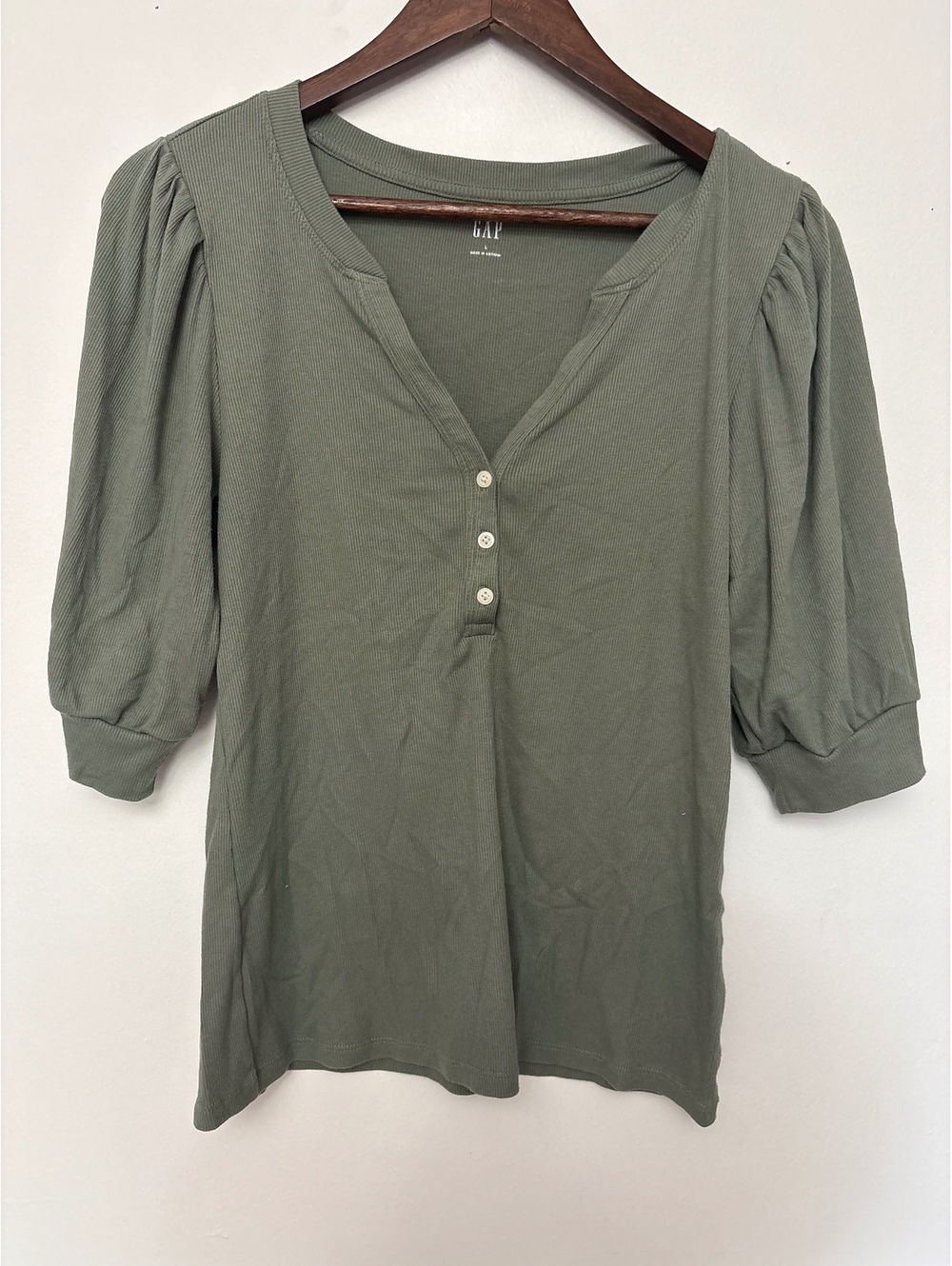 GAP Henley Ribbed olive green Top Size Large